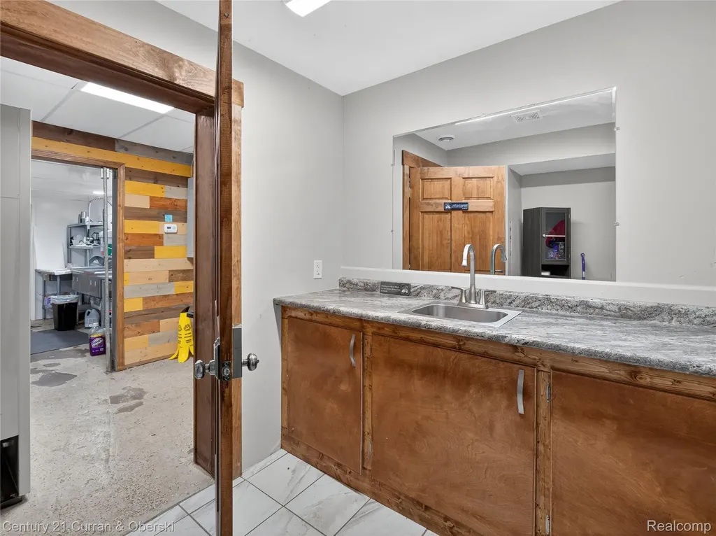 27996 Waltz Road Huron Charter Township MI 48164