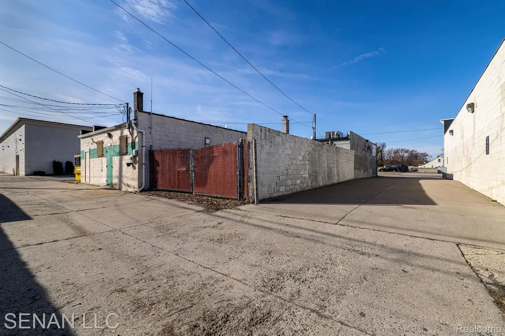 18228 E 9 Mile Road Eastpointe City MI 48021
