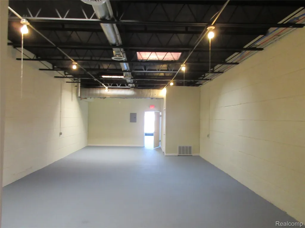 15308 E 8 Mile Road Detroit City MI 48235