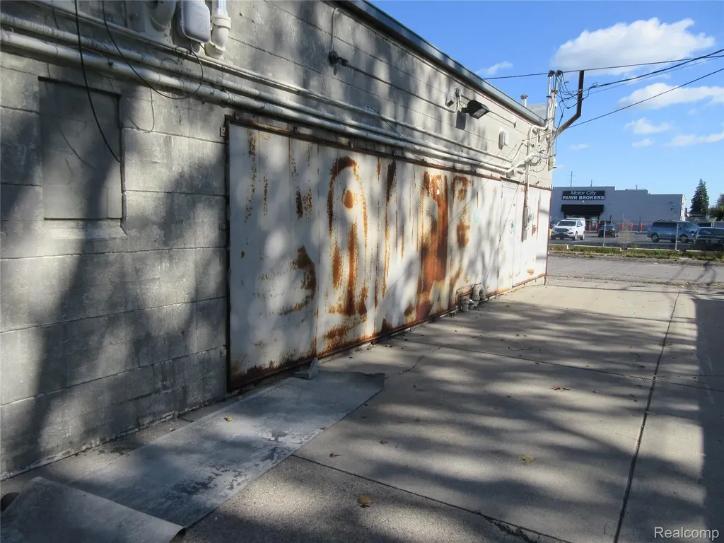 15308 E 8 Mile Road Detroit City MI 48235
