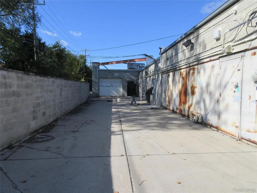 15308 E 8 Mile Road Detroit City MI 48235