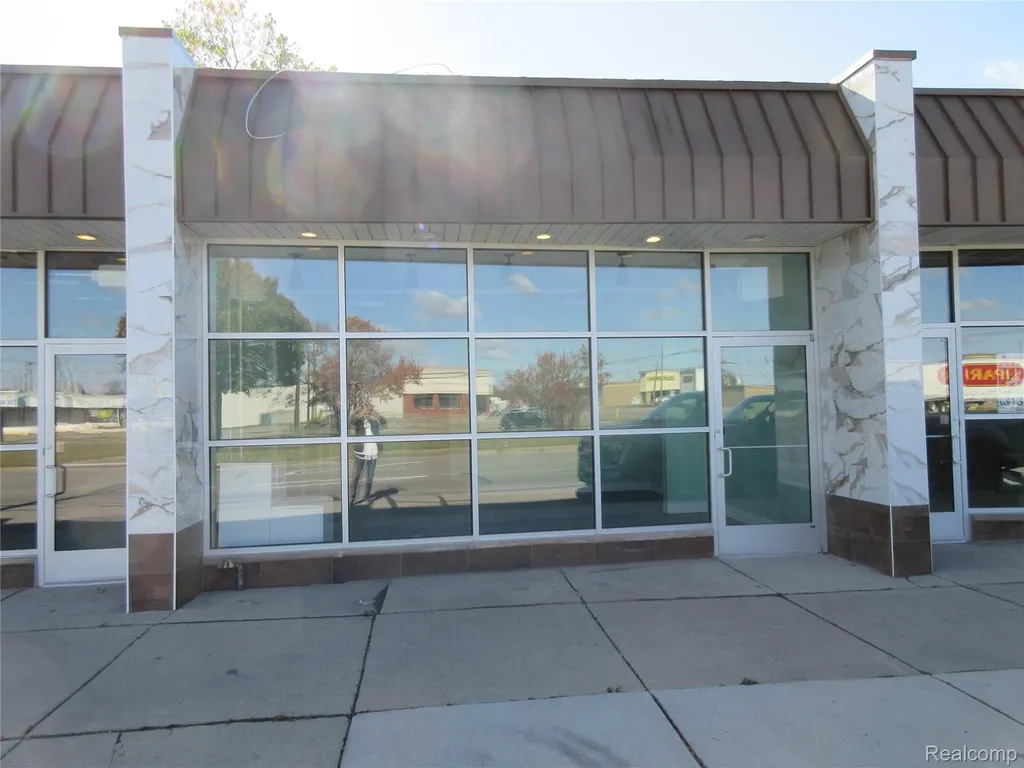 15308 E 8 Mile Road Detroit City MI 48235
