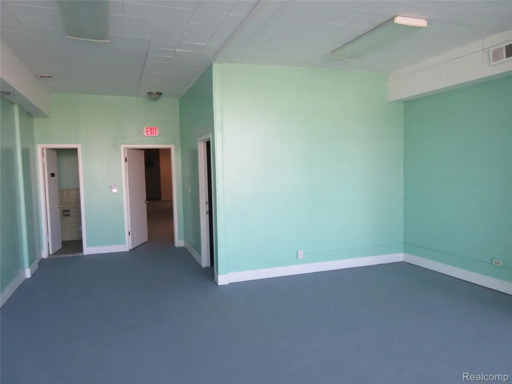 15308 E 8 Mile Road Detroit City MI 48235