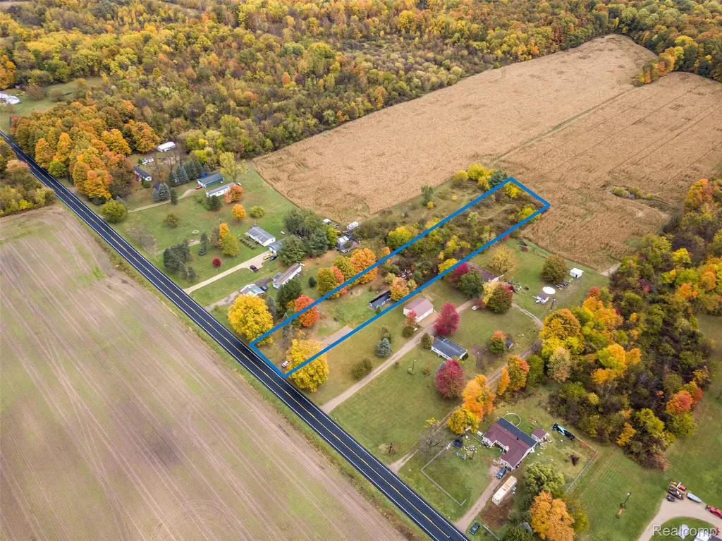 66301 County Road 681 Hartford City MI 49057