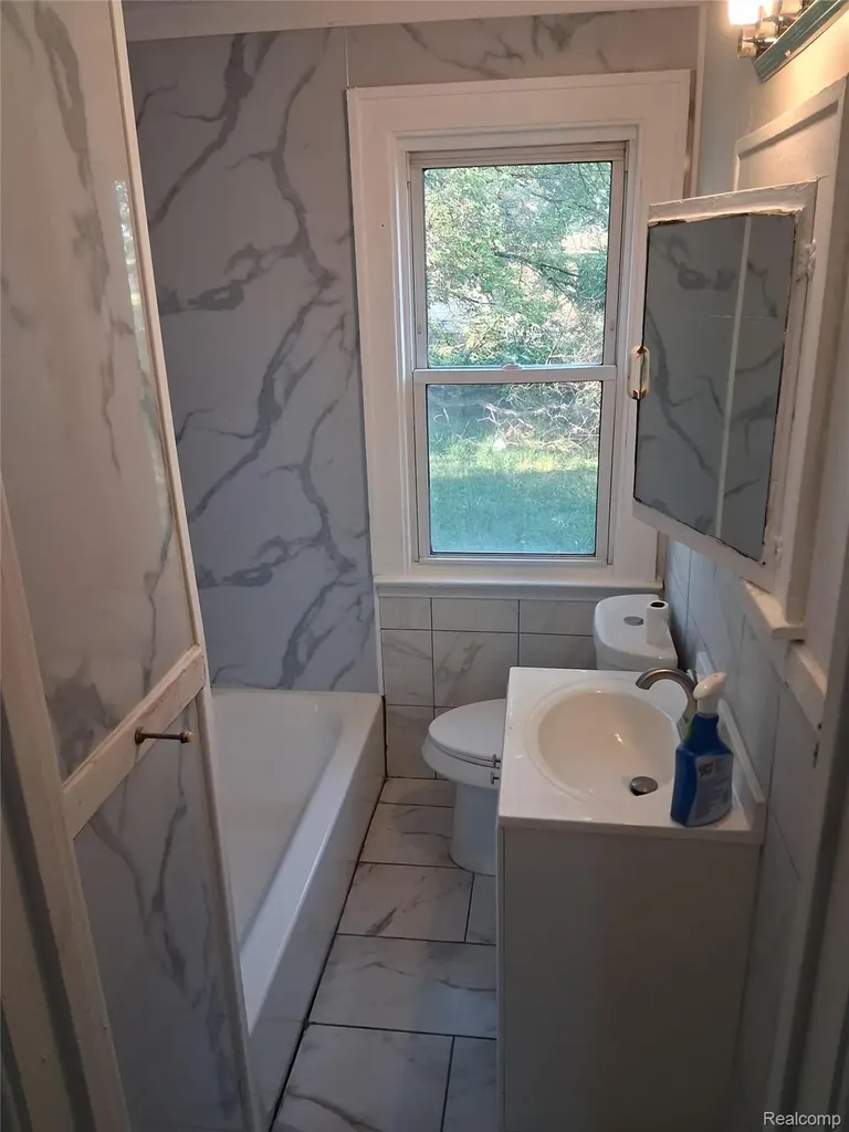 19673 Irvington Street Highland Park City MI 48203