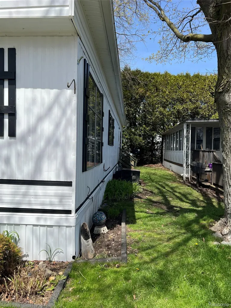 5767 Main Street Lexington Village MI 48450