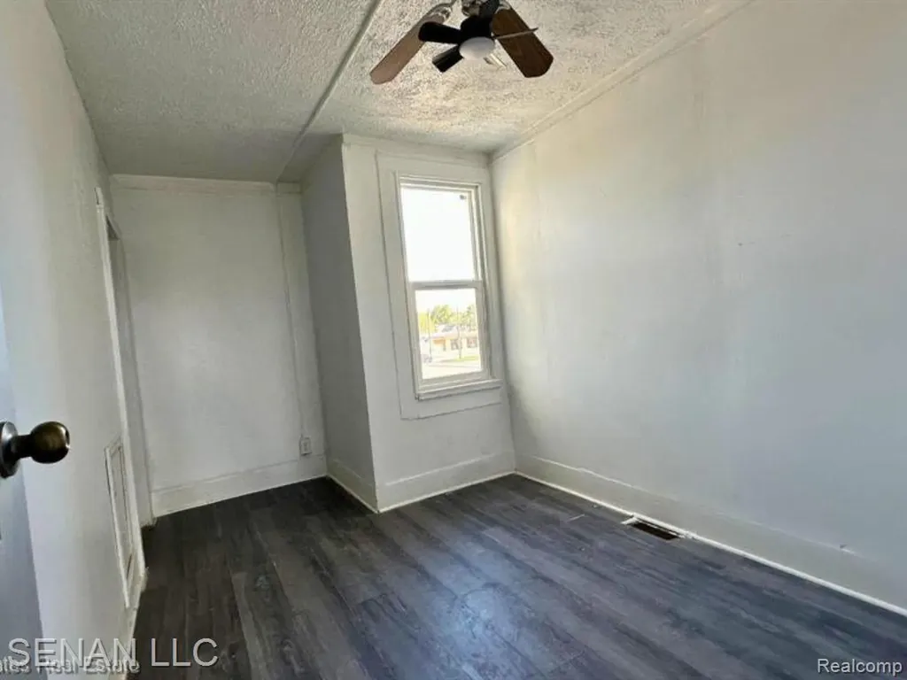 18550 W Warren Avenue Detroit City MI 48228