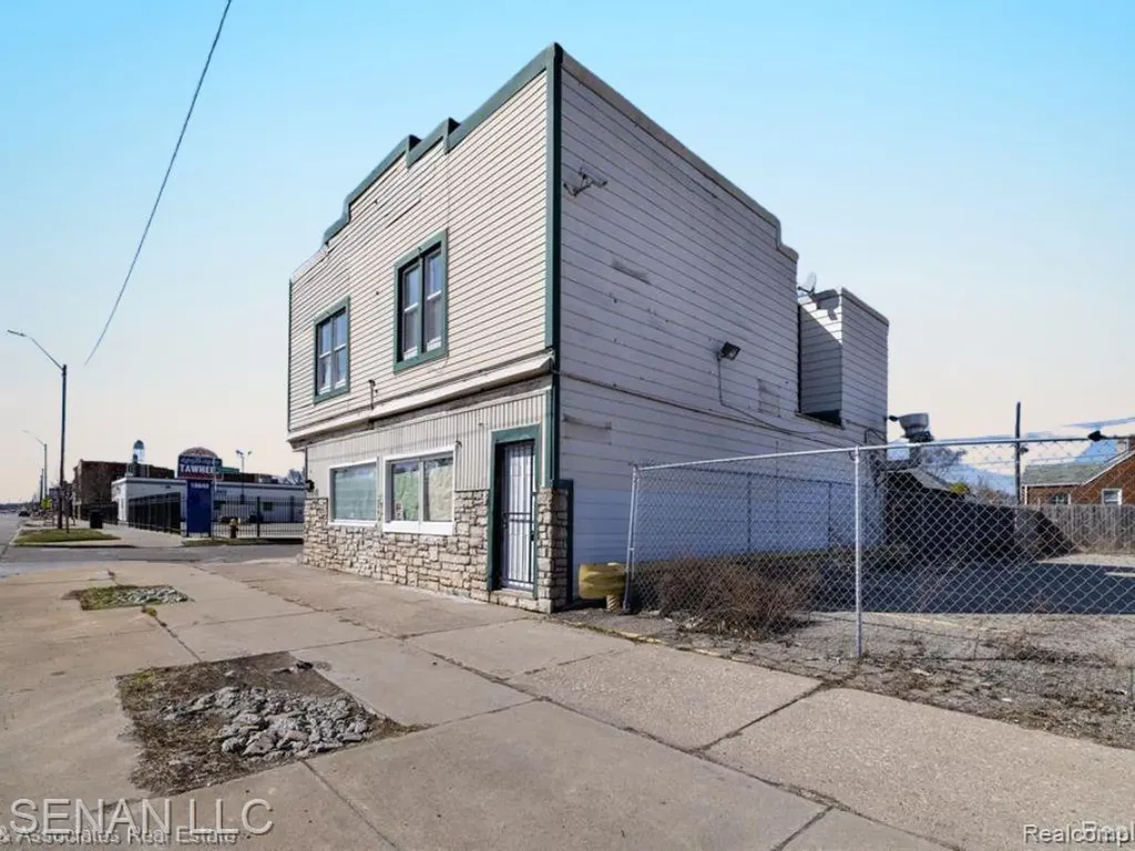 18550 W Warren Avenue Detroit City MI 48228