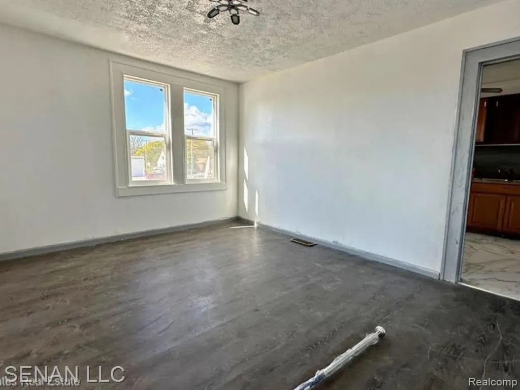 18550 W Warren Avenue Detroit City MI 48228