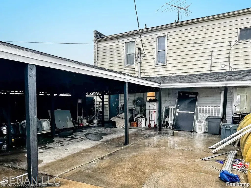 18550 W Warren Avenue Detroit City MI 48228