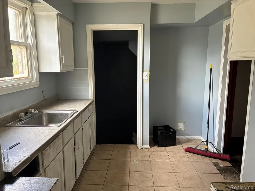 16011 Tacoma Street Detroit City MI 48205
