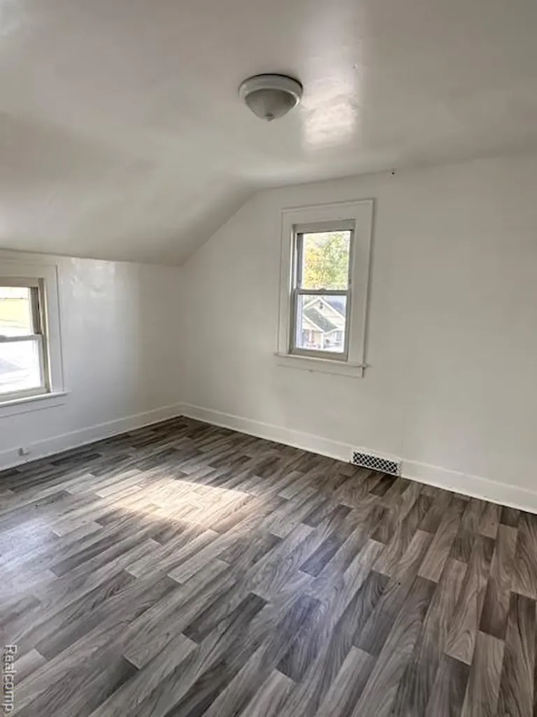 1511 Tacoma Flint City MI 48503