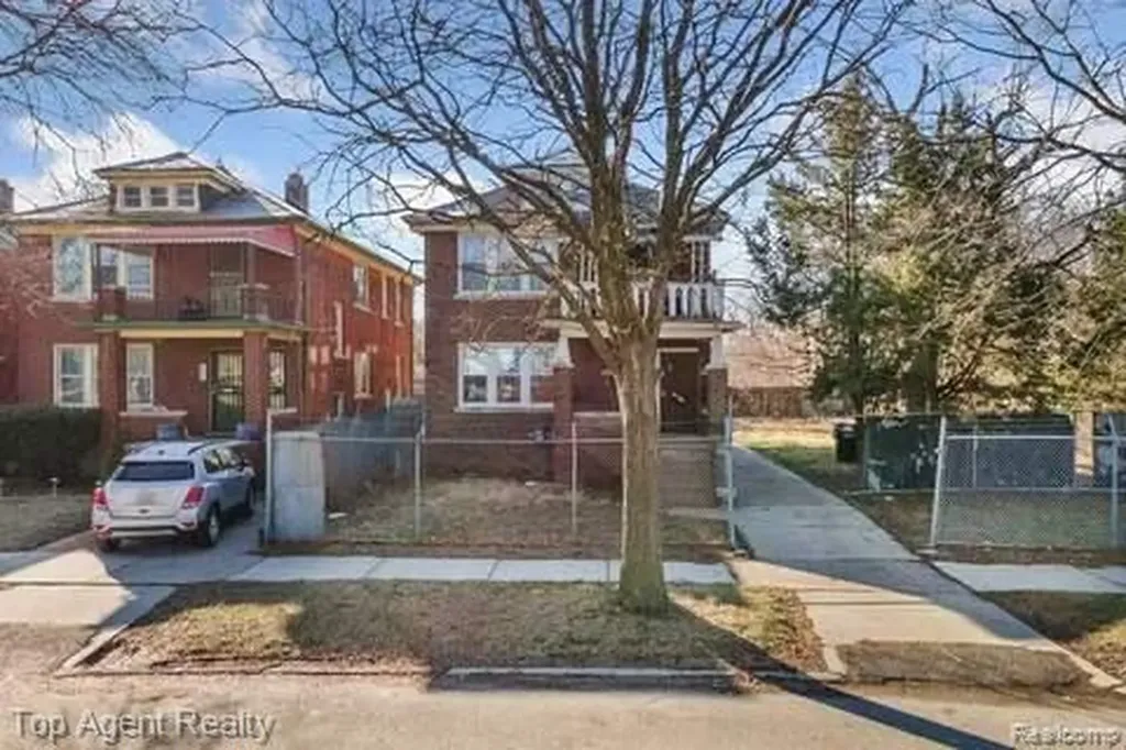 1939 W Grand Street Detroit City MI 48238