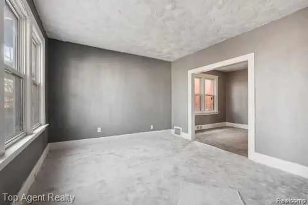 1939 W Grand Street Detroit City MI 48238