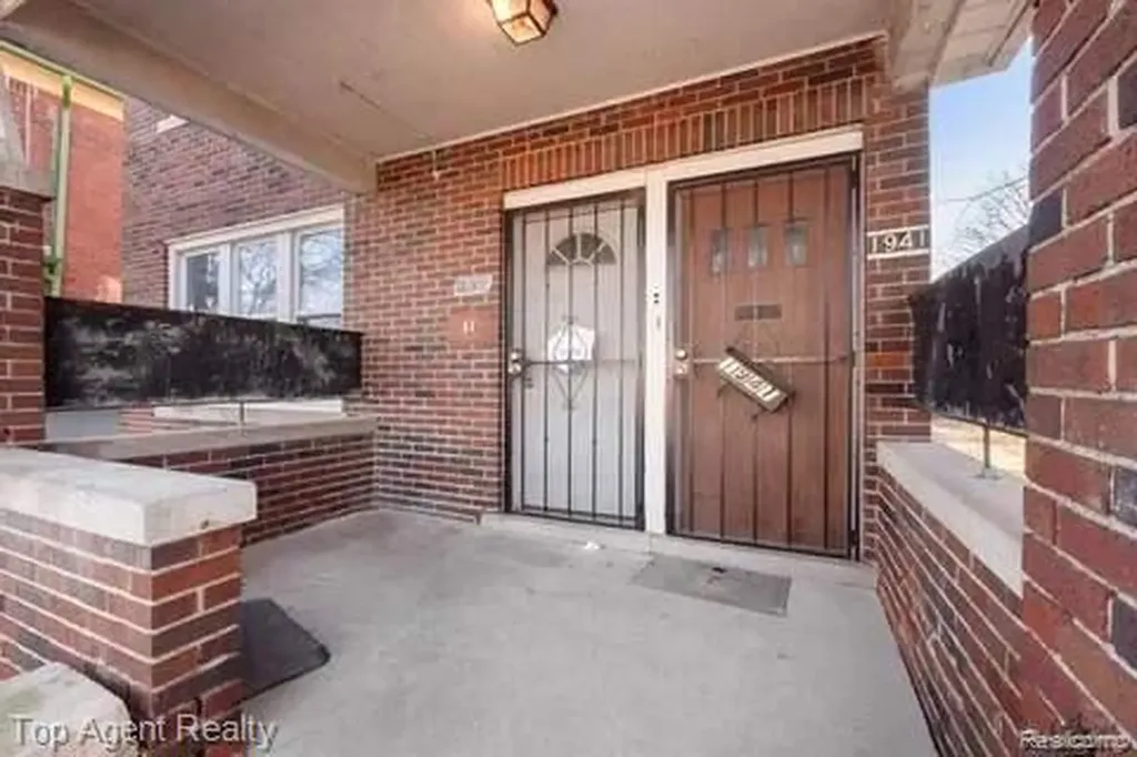 1939 W Grand Street Detroit City MI 48238