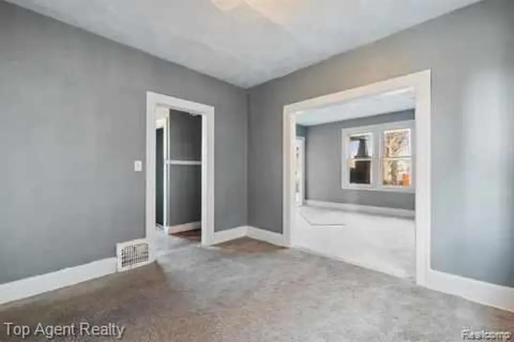 1939 W Grand Street Detroit City MI 48238
