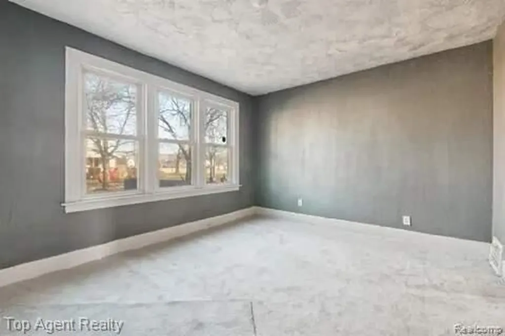1939 W Grand Street Detroit City MI 48238