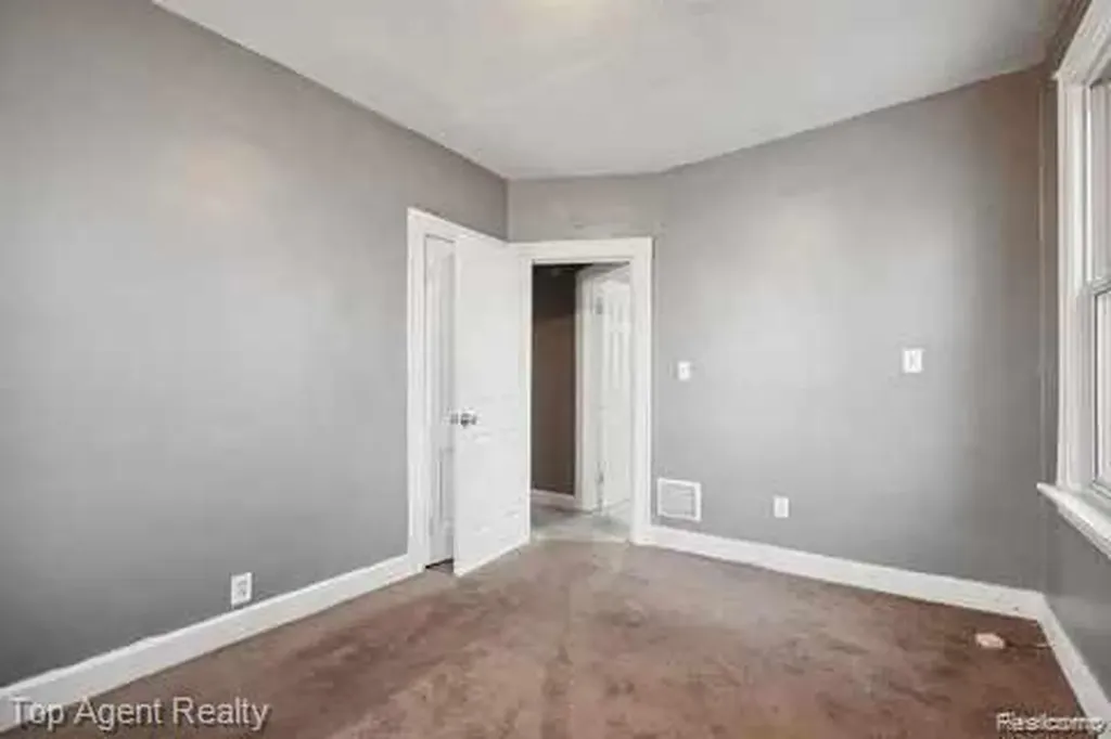 1939 W Grand Street Detroit City MI 48238
