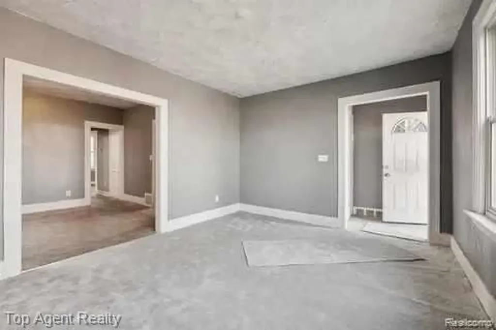 1939 W Grand Street Detroit City MI 48238