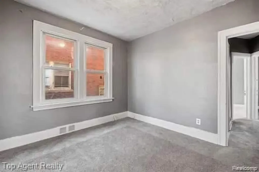 1939 W Grand Street Detroit City MI 48238