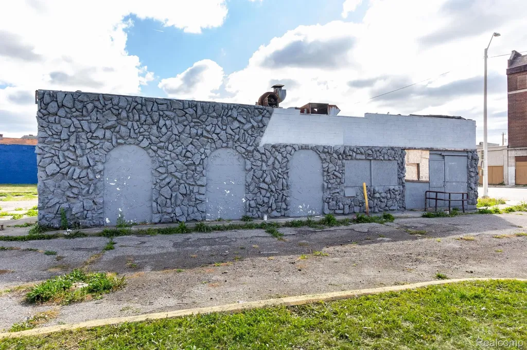 9104 Grand River Avenue Detroit City MI 48204