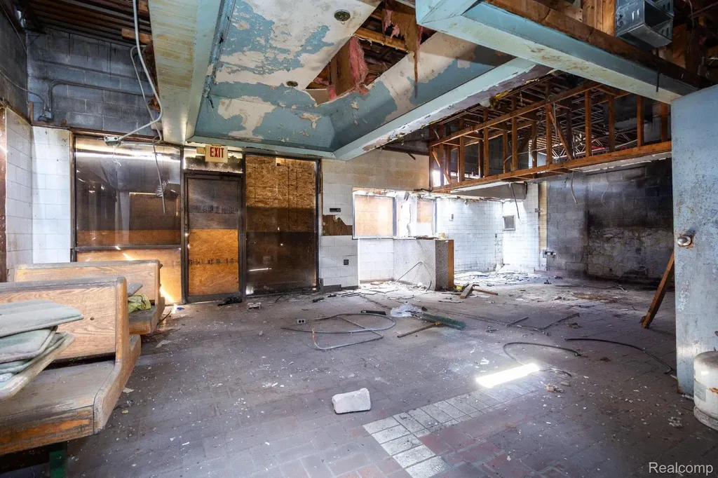 9104 Grand River Avenue Detroit City MI 48204