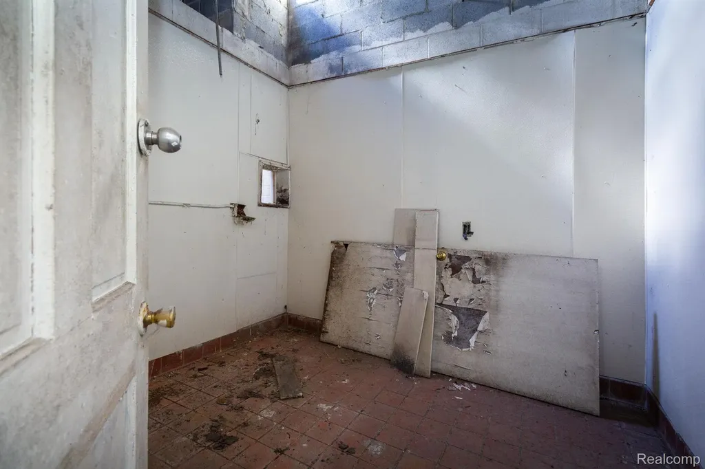 9104 Grand River Avenue Detroit City MI 48204
