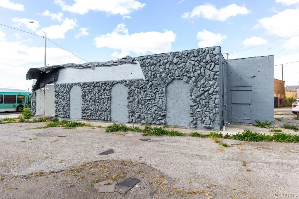 9104 Grand River Avenue Detroit City MI 48204