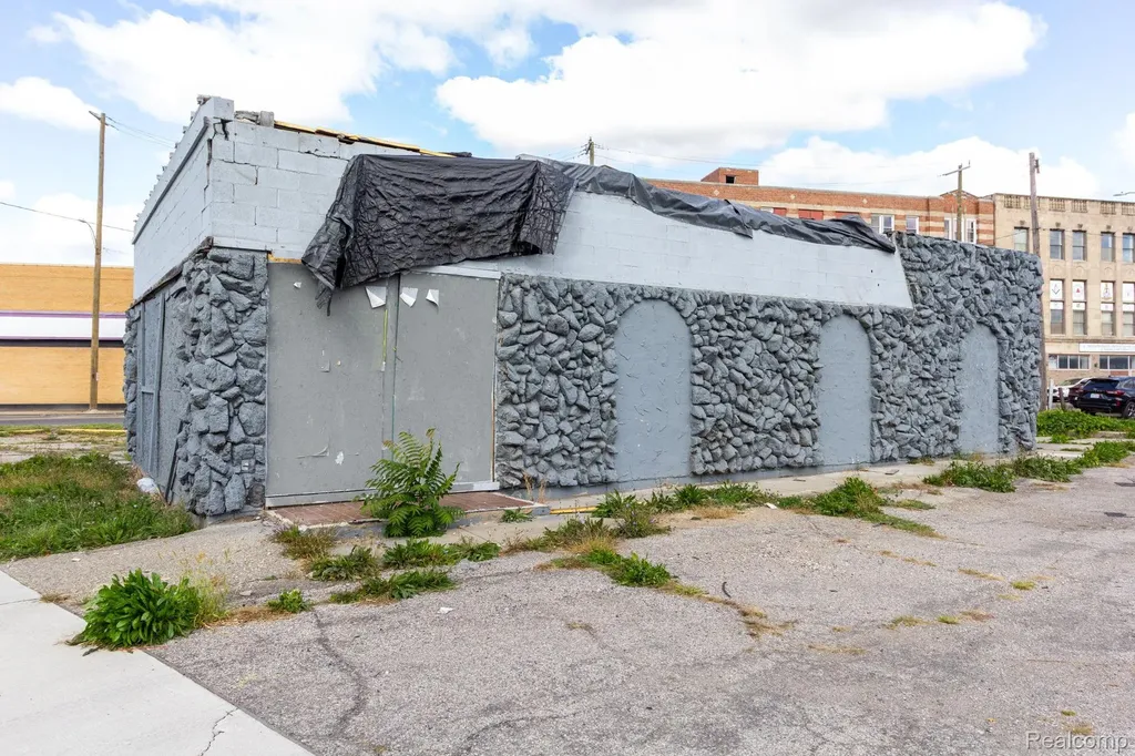 9104 Grand River Avenue Detroit City MI 48204