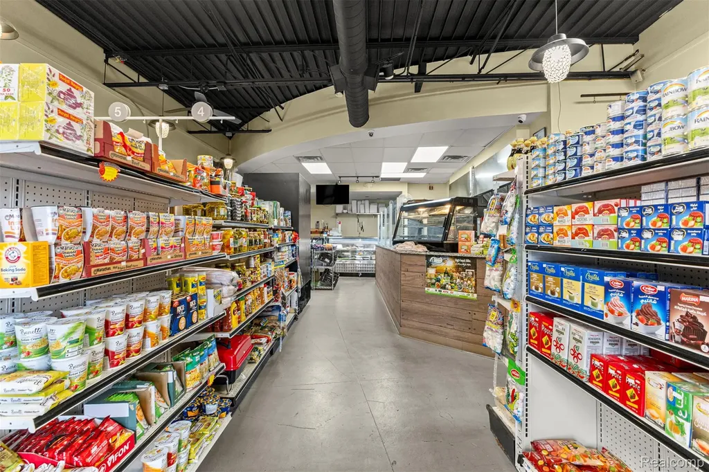29216 Orchard Lake Road Farmington Hills City MI 48334