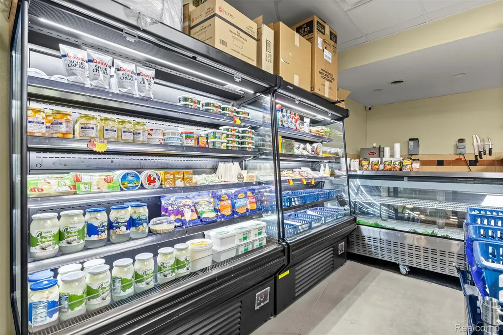 29216 Orchard Lake Road Farmington Hills City MI 48334