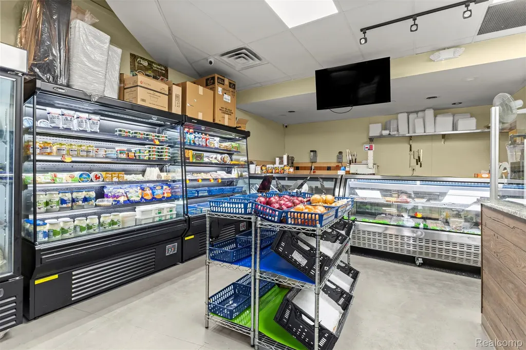 29216 Orchard Lake Road Farmington Hills City MI 48334