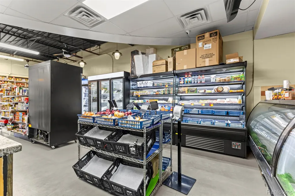29216 Orchard Lake Road Farmington Hills City MI 48334