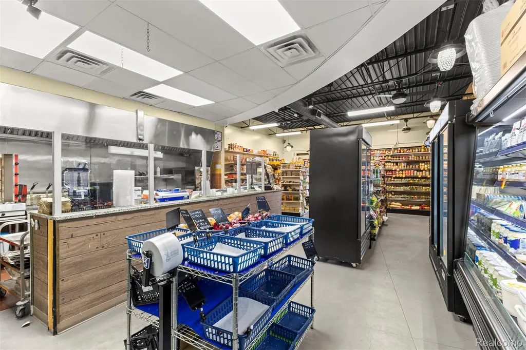 29216 Orchard Lake Road Farmington Hills City MI 48334
