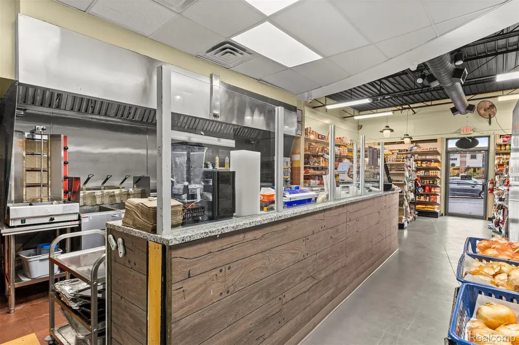 29216 Orchard Lake Road Farmington Hills City MI 48334