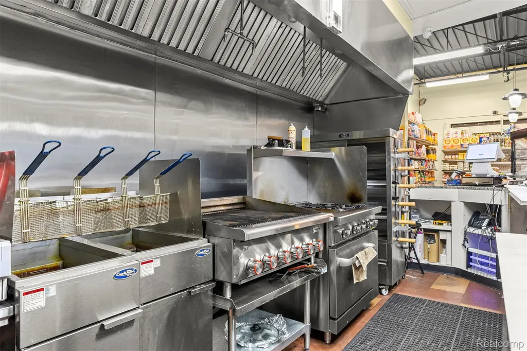 29216 Orchard Lake Road Farmington Hills City MI 48334