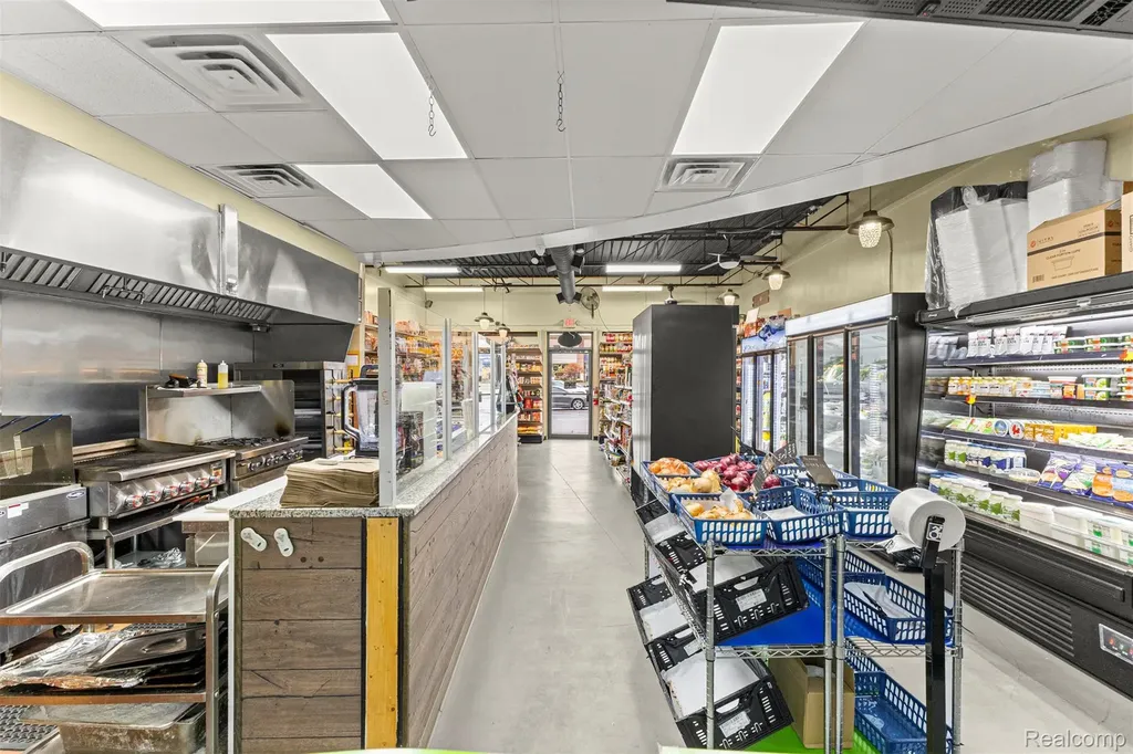 29216 Orchard Lake Road Farmington Hills City MI 48334