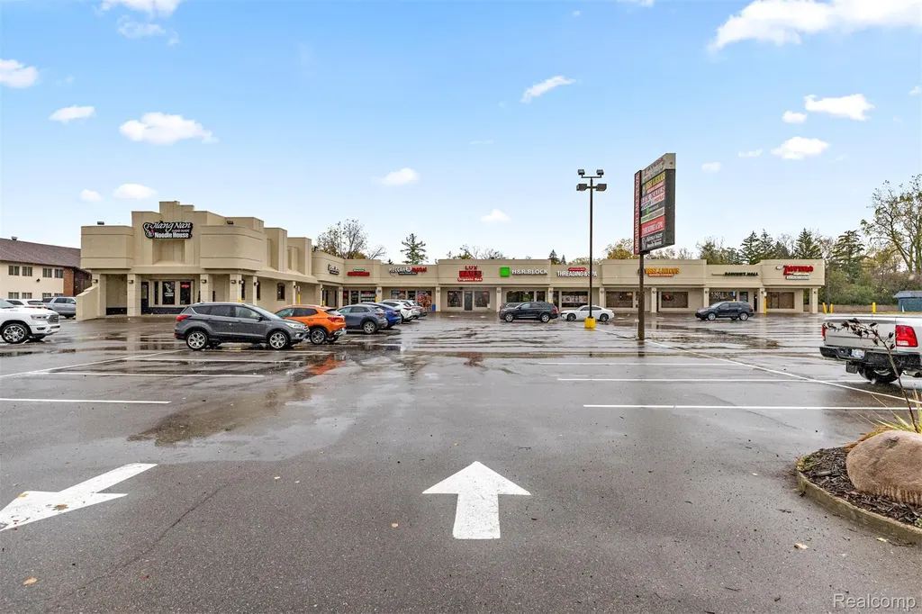 29216 Orchard Lake Road Farmington Hills City MI 48334