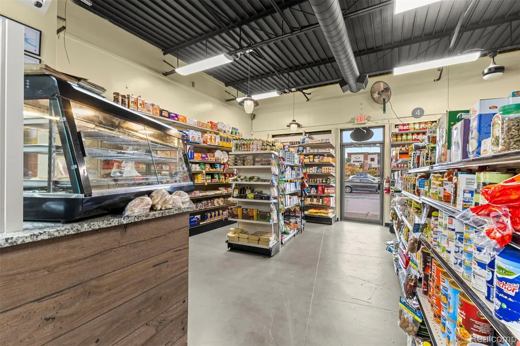 29216 Orchard Lake Road Farmington Hills City MI 48334