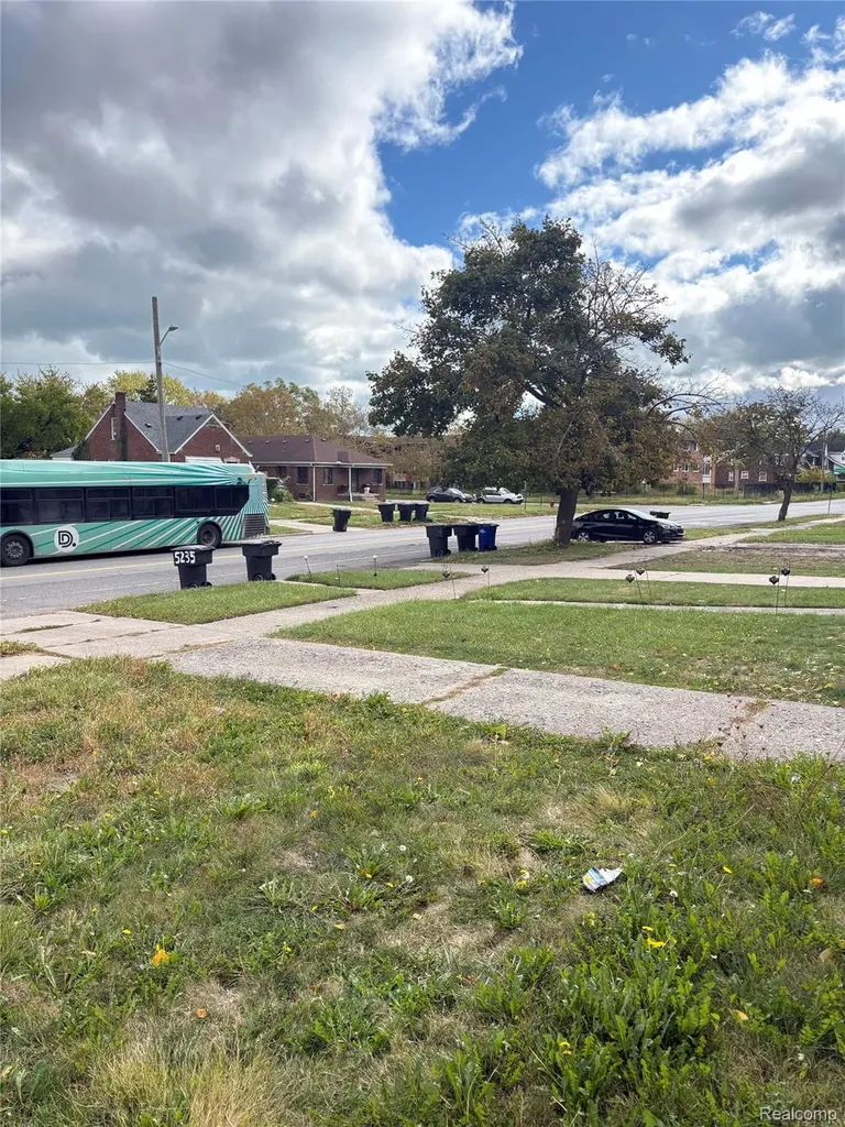 5235 Chalmers Street E Detroit City MI 48213