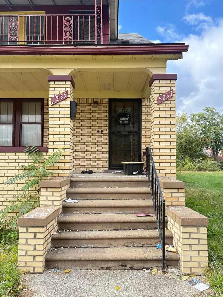 5235 Chalmers Street E Detroit City MI 48213