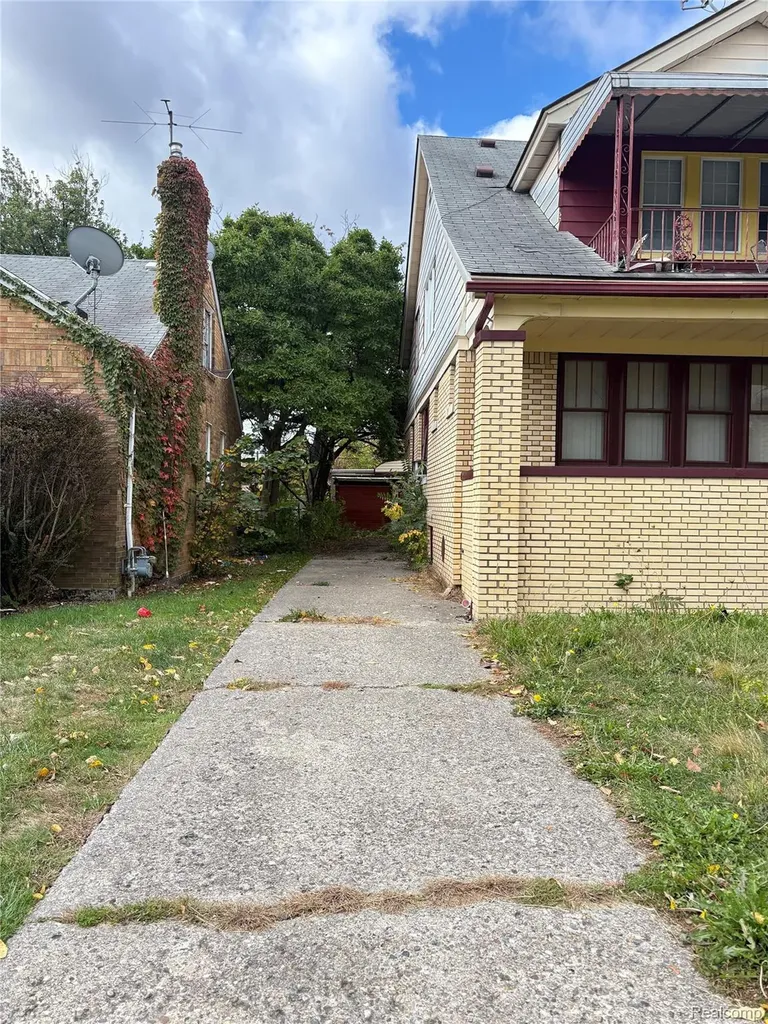 5235 Chalmers Street E Detroit City MI 48213