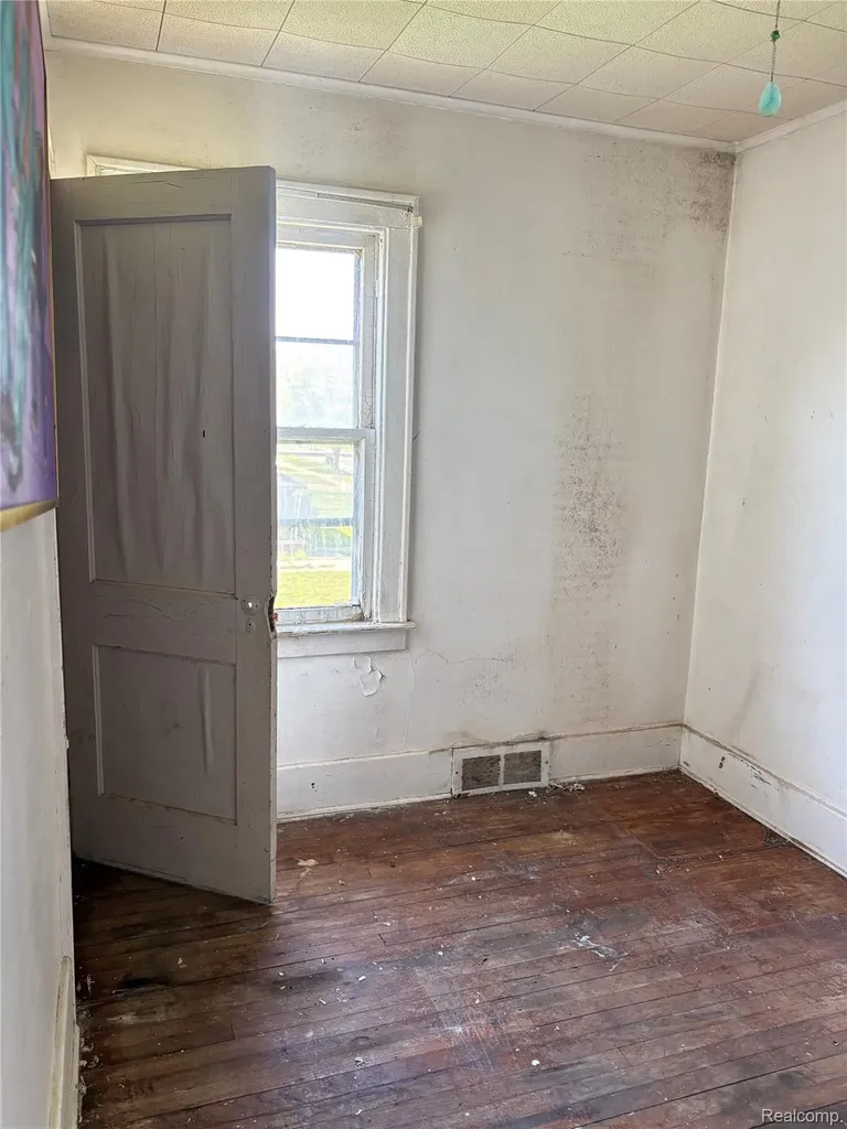 5235 Chalmers Street E Detroit City MI 48213