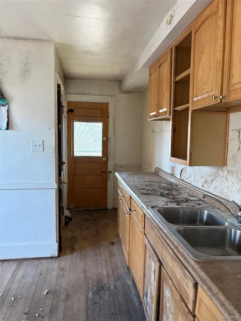 5235 Chalmers Street E Detroit City MI 48213
