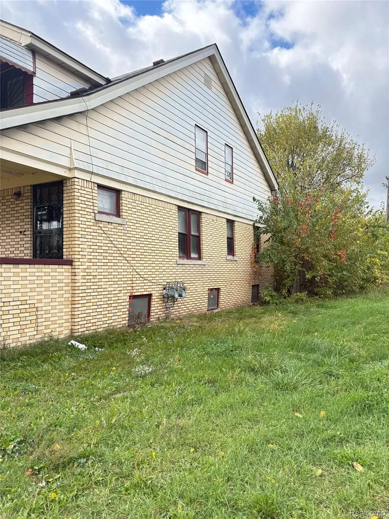 5235 Chalmers Street E Detroit City MI 48213