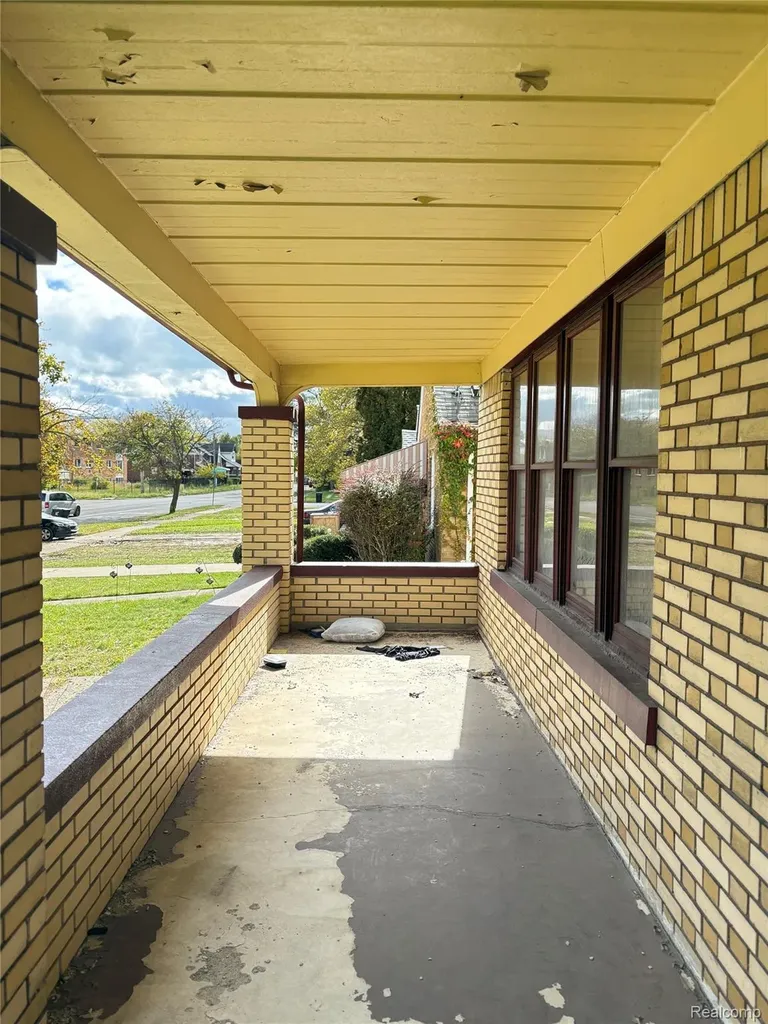 5235 Chalmers Street E Detroit City MI 48213