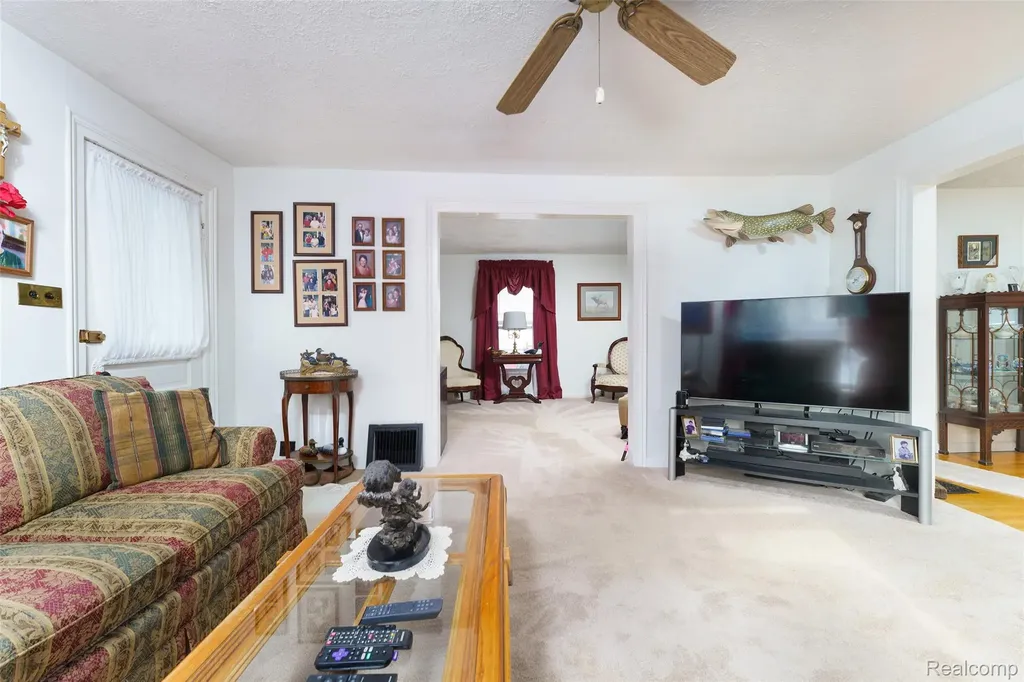 421 West Street Howell City MI 48843