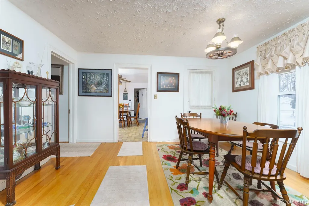 421 West Street Howell City MI 48843