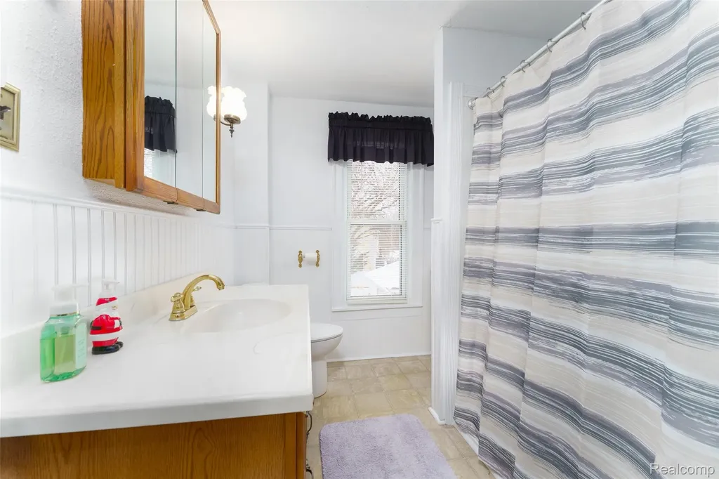 421 West Street Howell City MI 48843