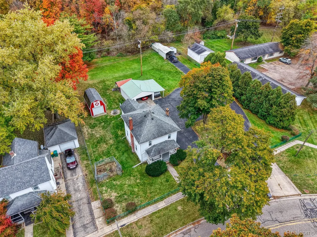 421 West Street Howell City MI 48843